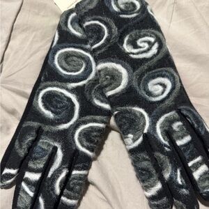 Chic Swirl Patterned Women's Gloves NWT